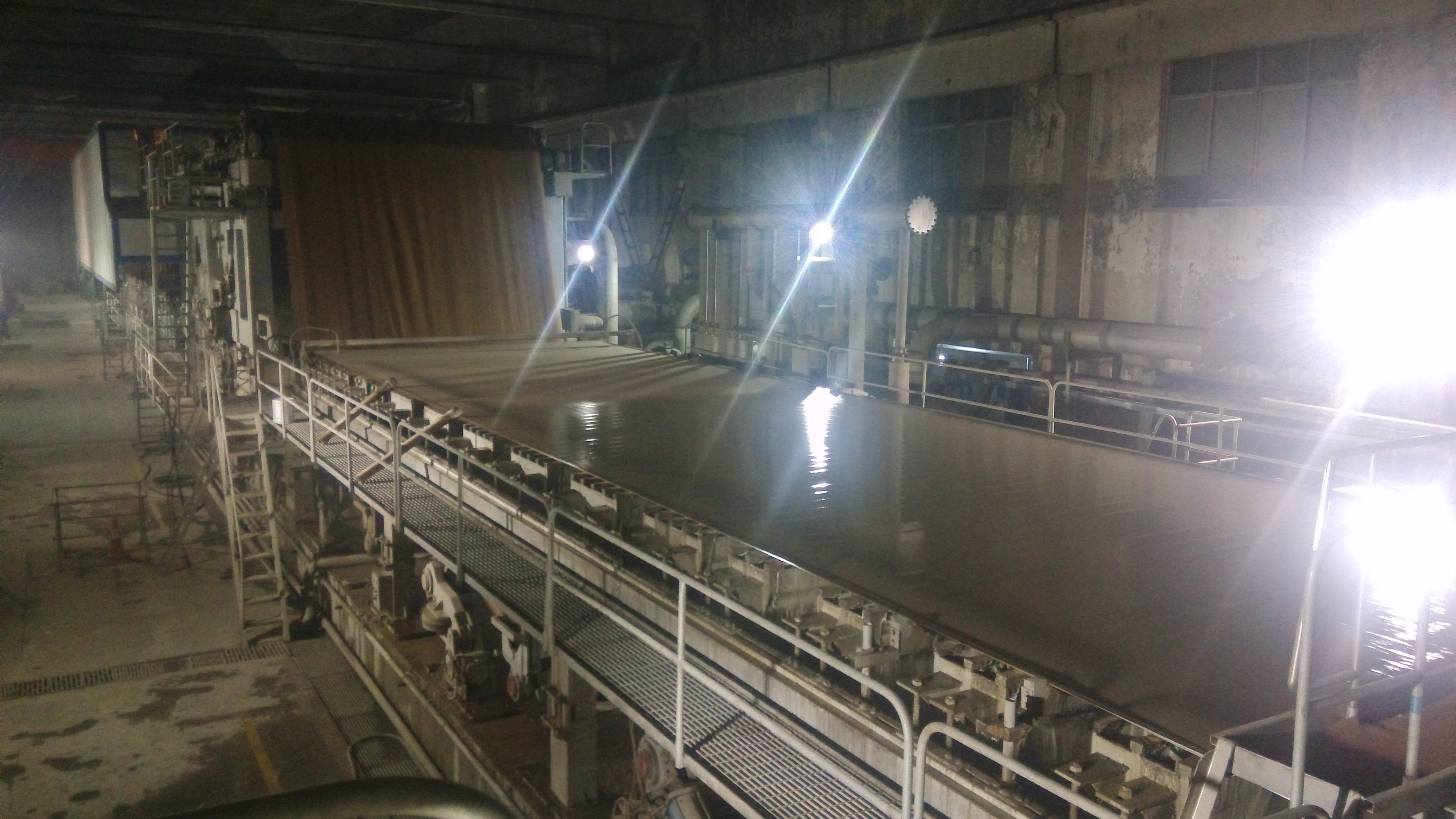 2013年8月，保定華康4200/400普瓦紙機順利開機